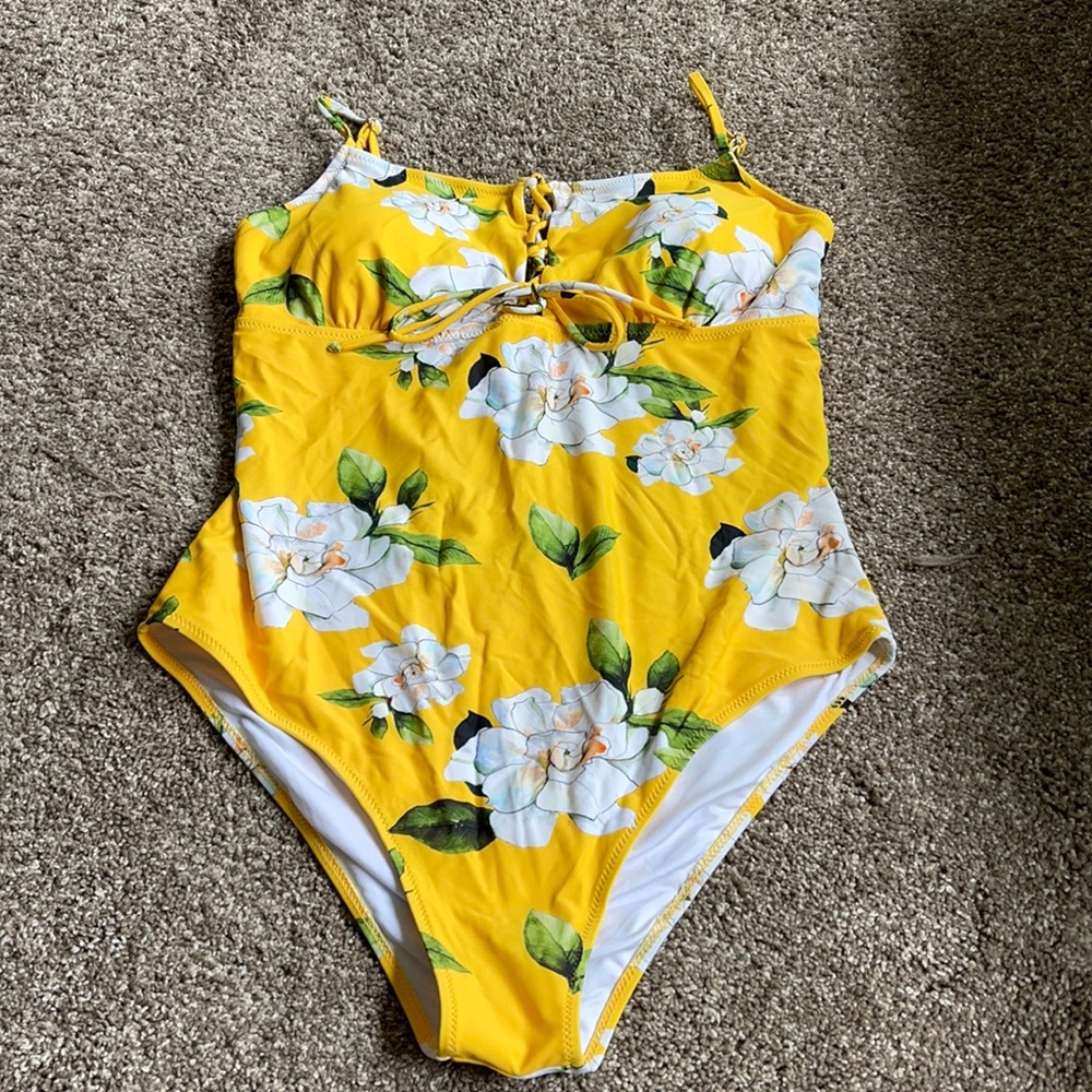 Cupshe Yellow Floral One Piece swimsuit size XL